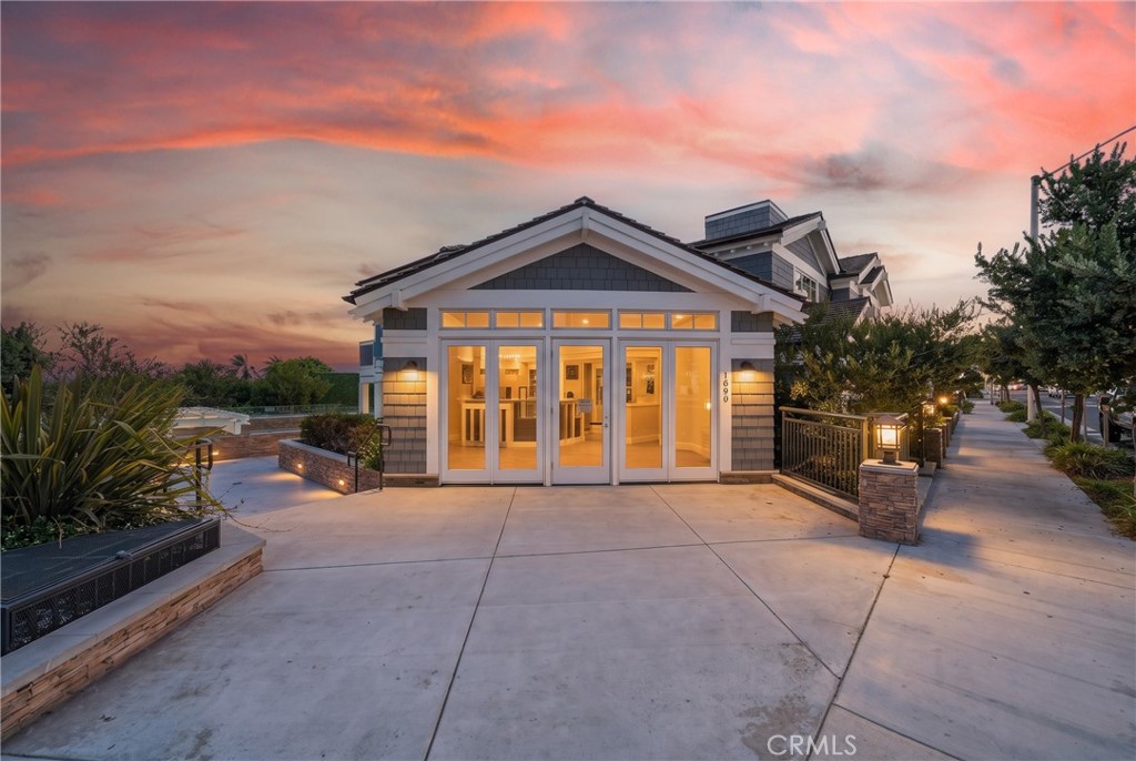 1369 N Coast Highway