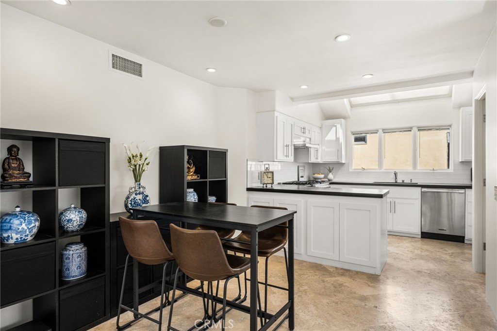 506 1/2 Acacia