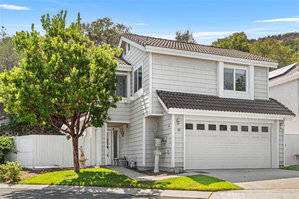 32 La Costa Court