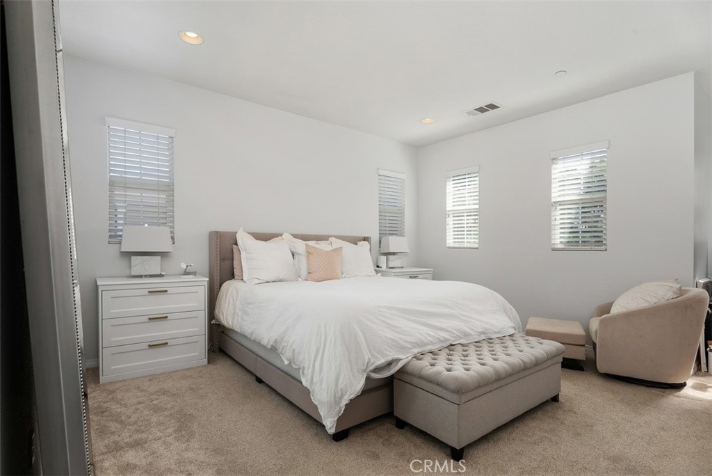 1487 Montgomery