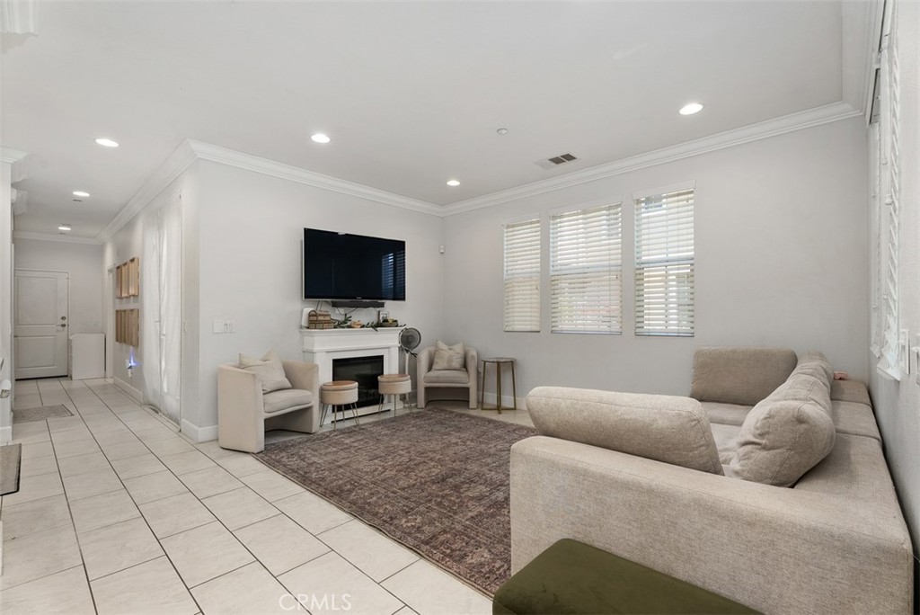 1487 Montgomery