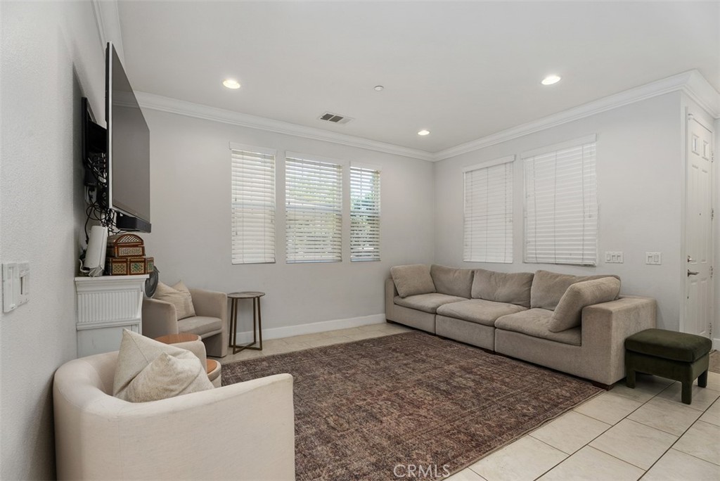 1487 Montgomery