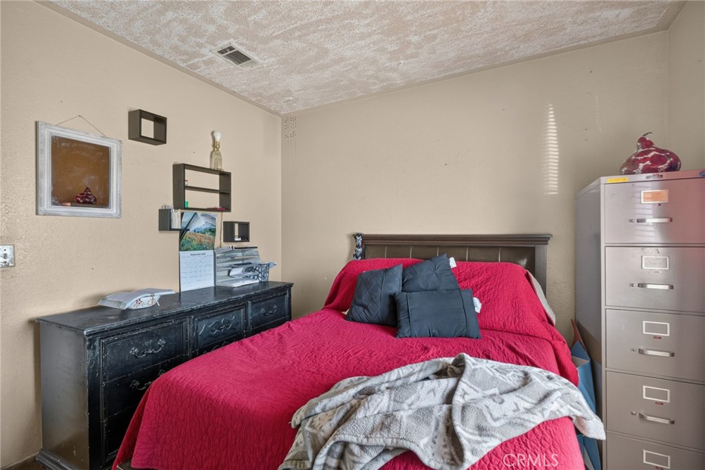 10821 E Avenue R14