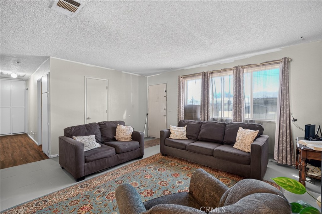 10821 E Avenue R14