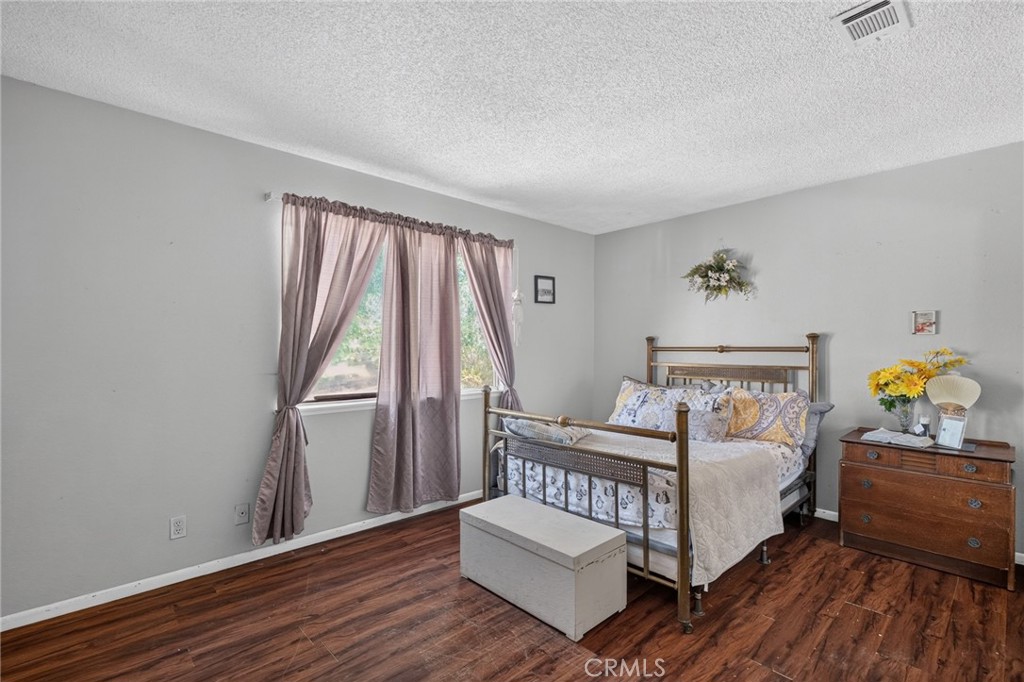 10821 E Avenue R14