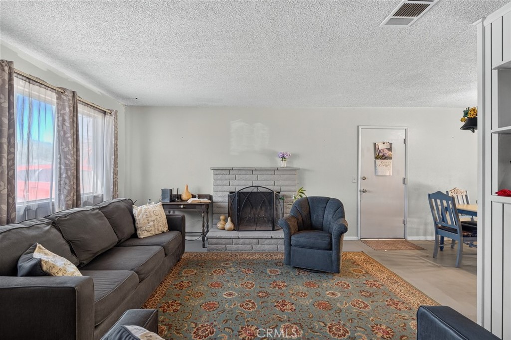 10821 E Avenue R14