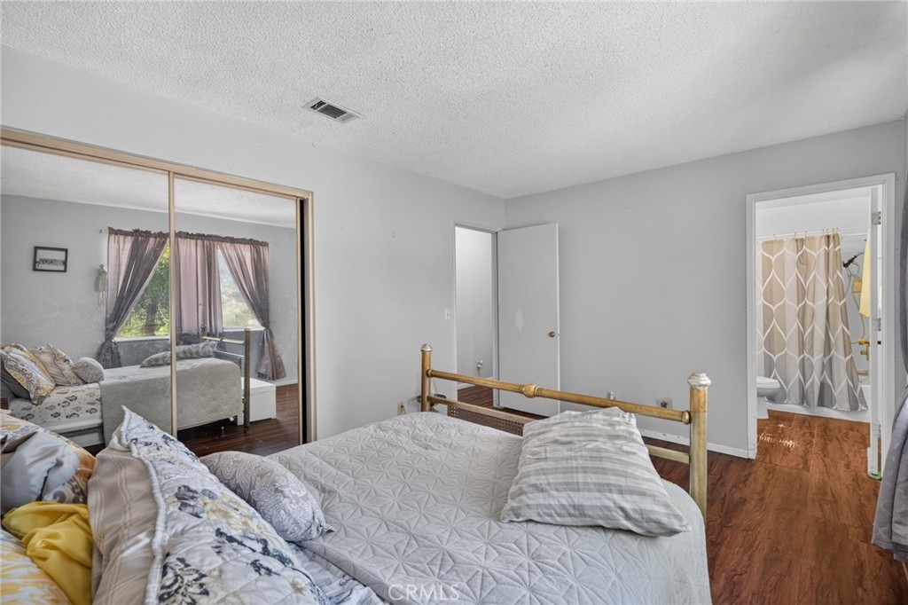 10821 E Avenue R14