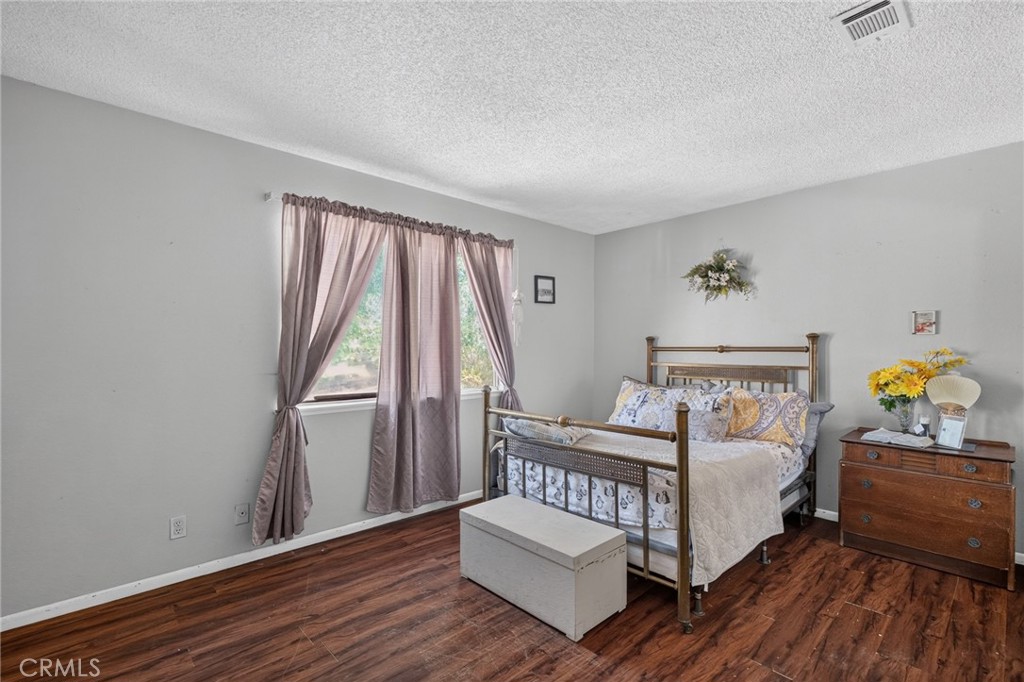 10821 E Avenue R14