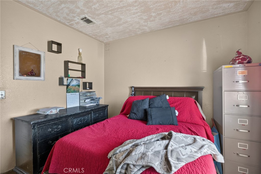 10821 E Avenue R14