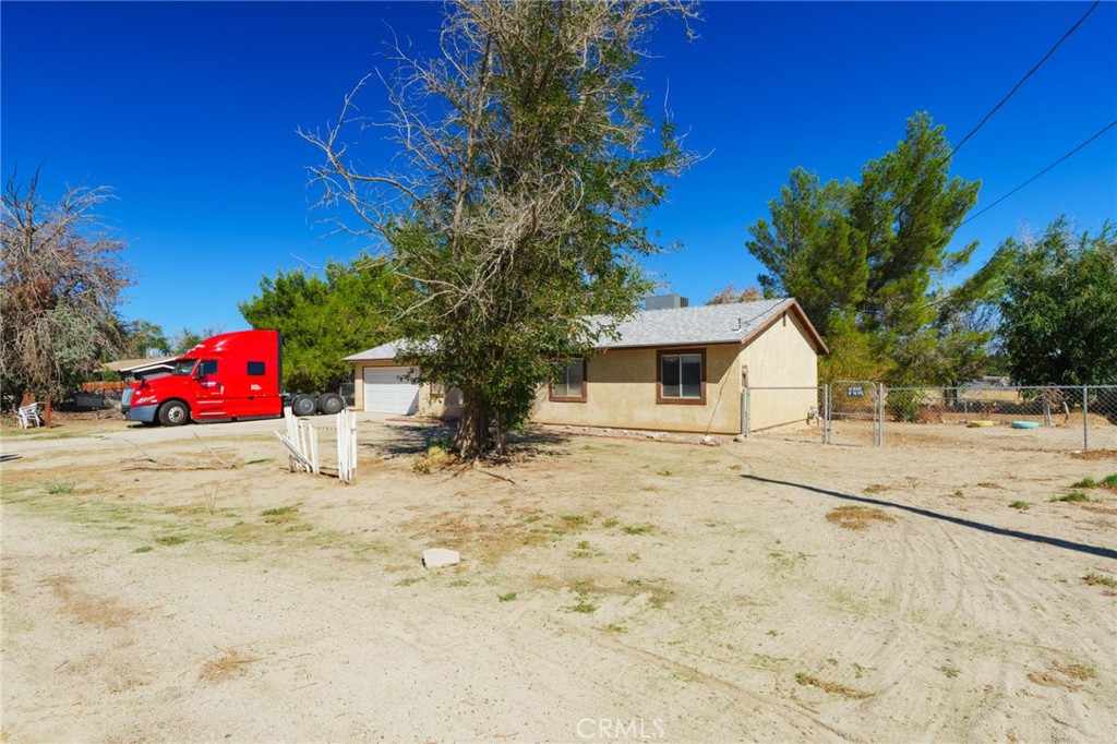 10821 E Avenue R14