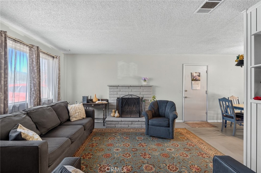 10821 E Avenue R14