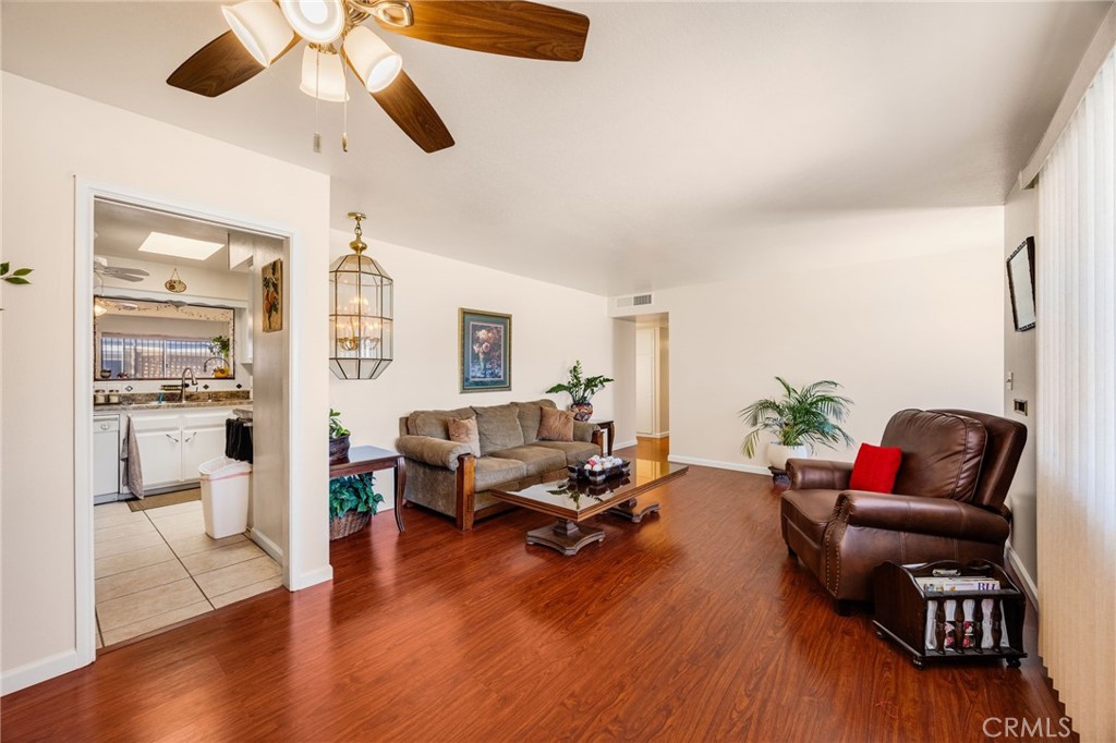 28984 E Worcester