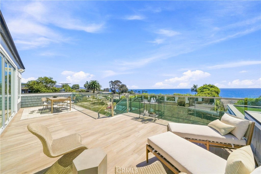 1373 N Coast Highway