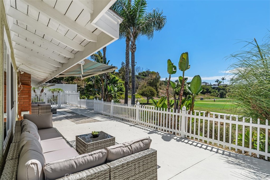 2820 Via Montecito