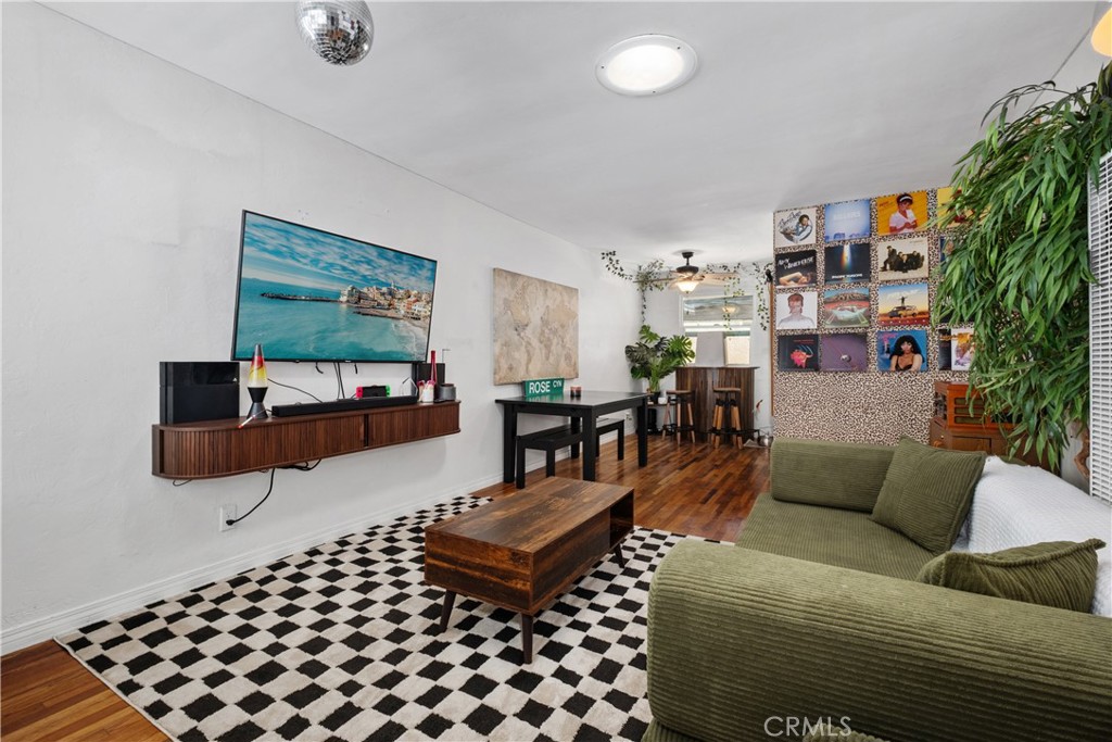 213 Avenida Granada