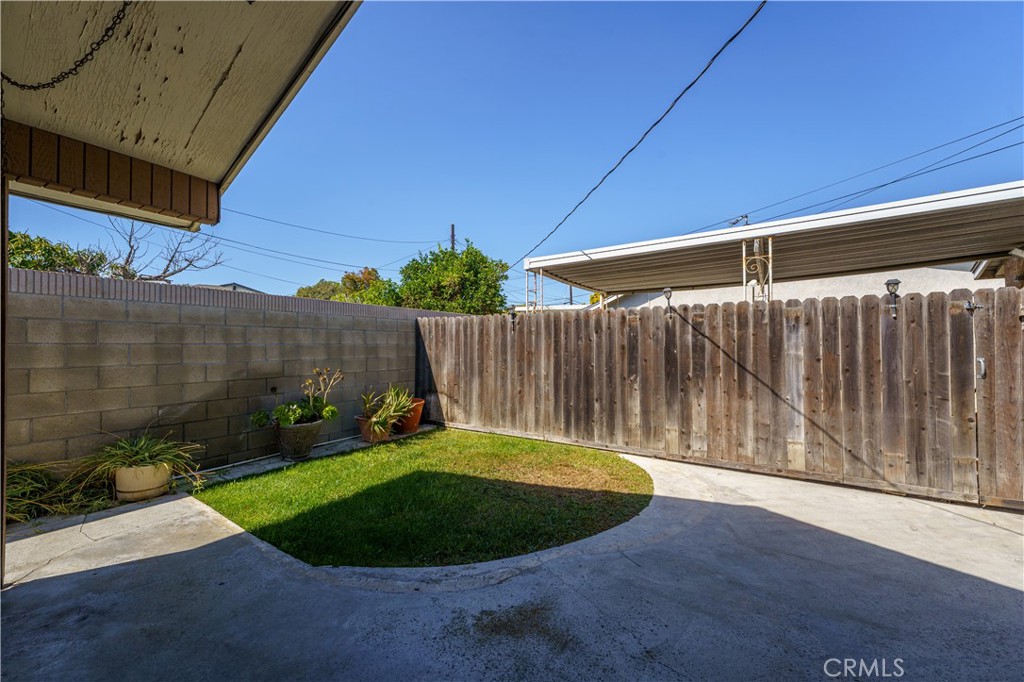 6285 E Metz