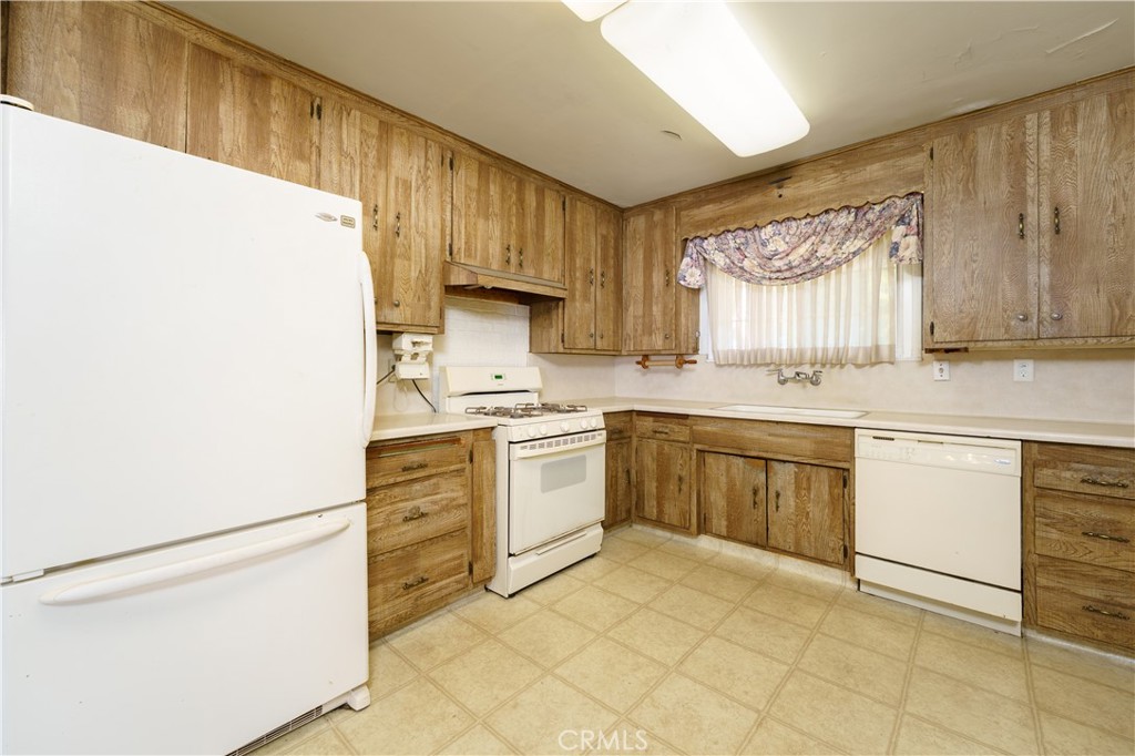 6285 E Metz
