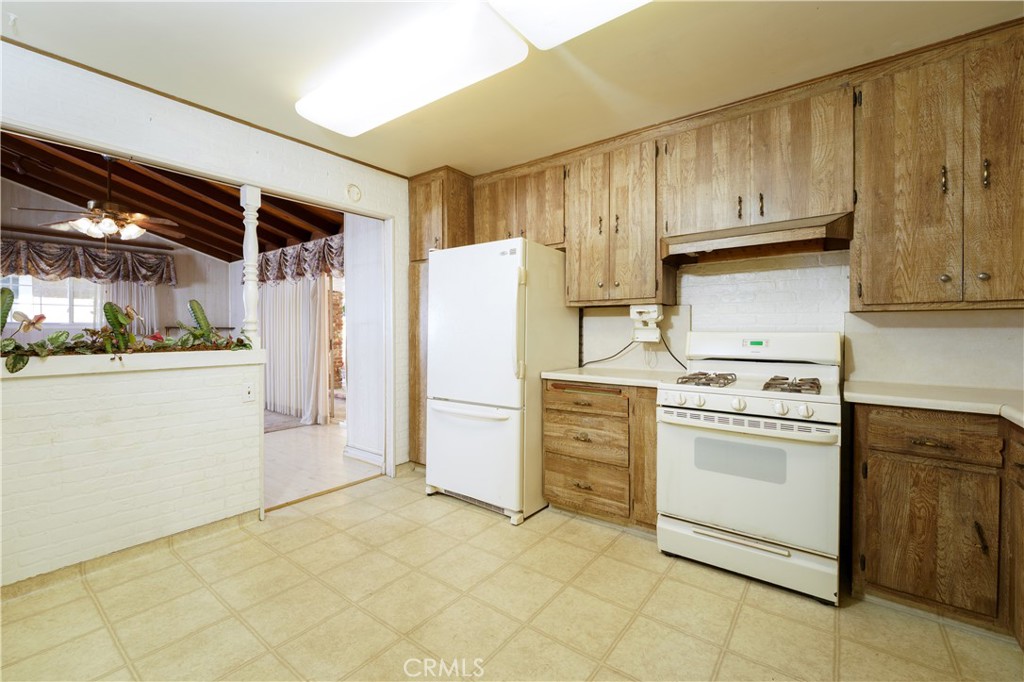 6285 E Metz