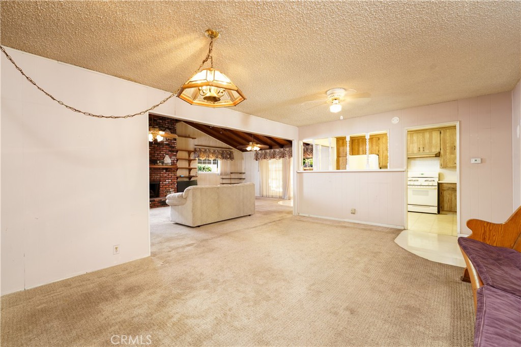 6285 E Metz