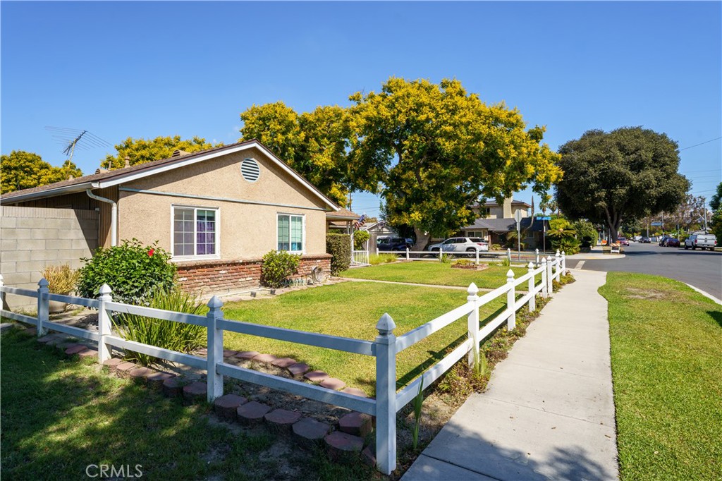 6285 E Metz
