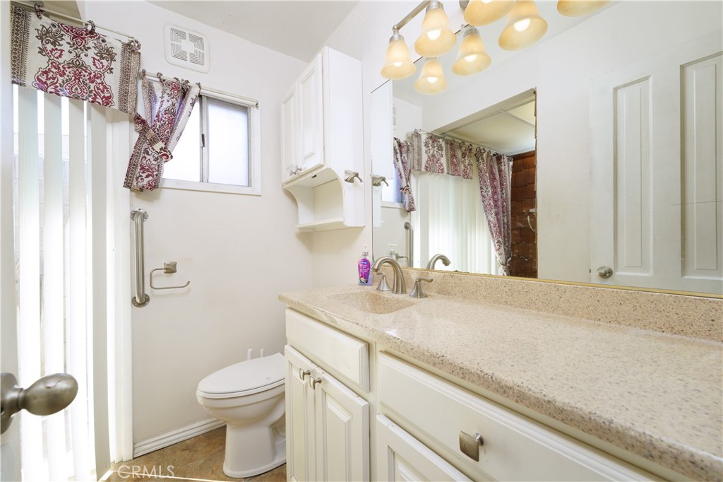6285 E Metz