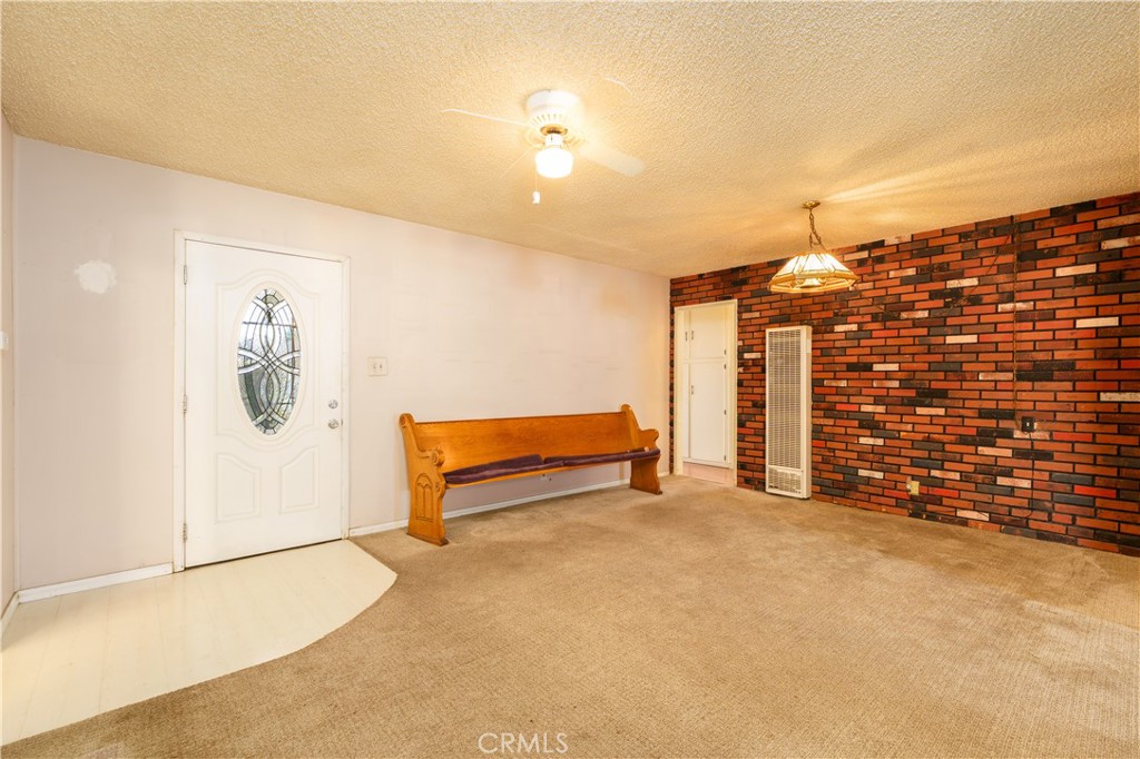 6285 E Metz