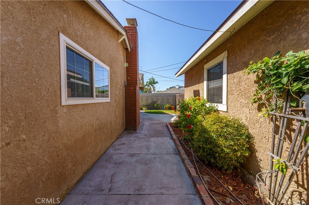 6285 E Metz