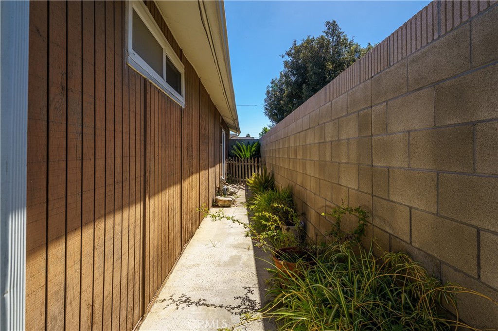 6285 E Metz