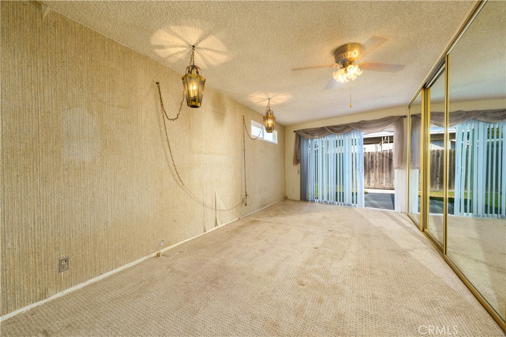 6285 E Metz