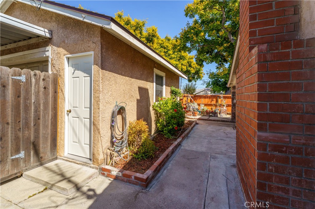 6285 E Metz