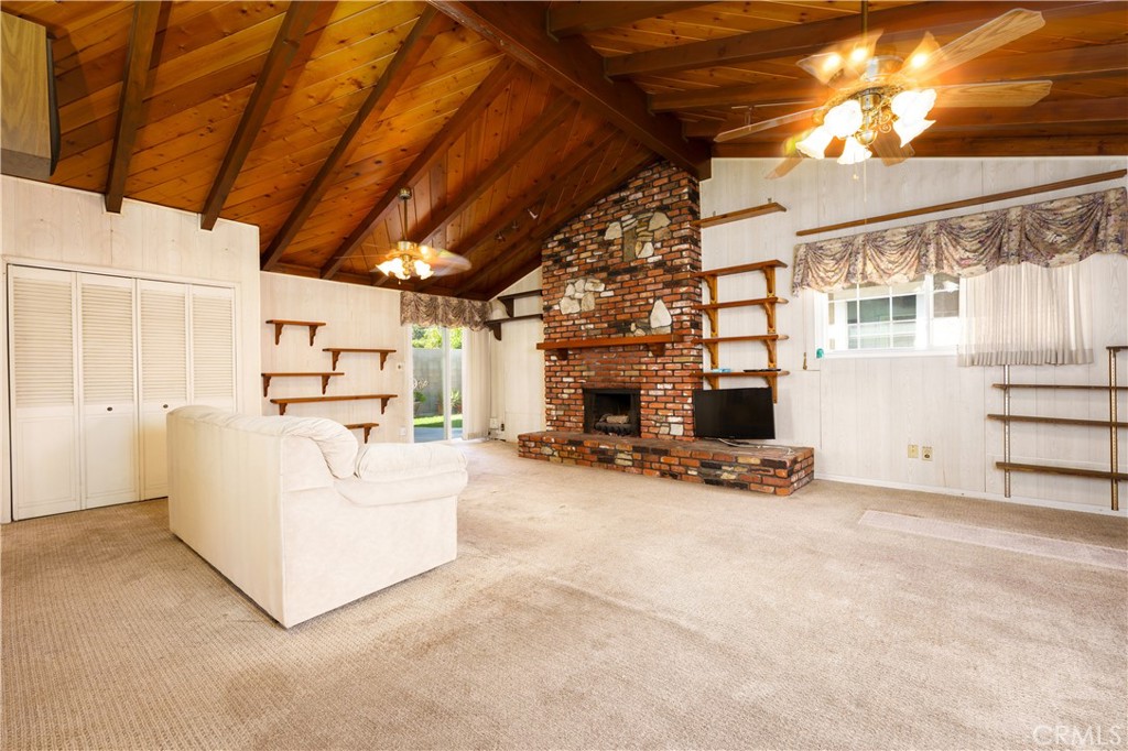 6285 E Metz