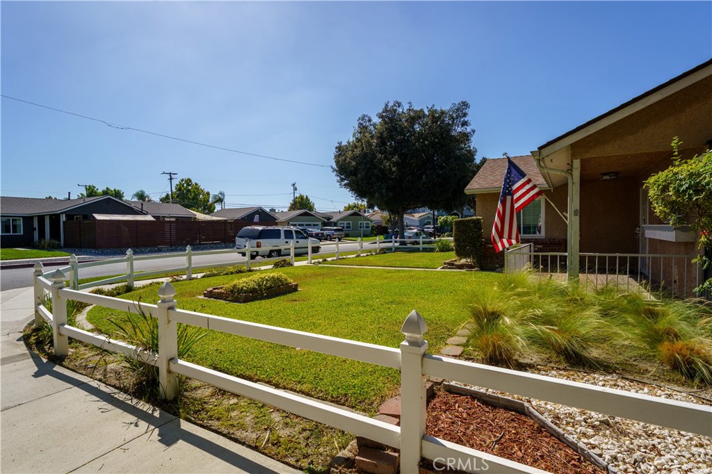 6285 E Metz