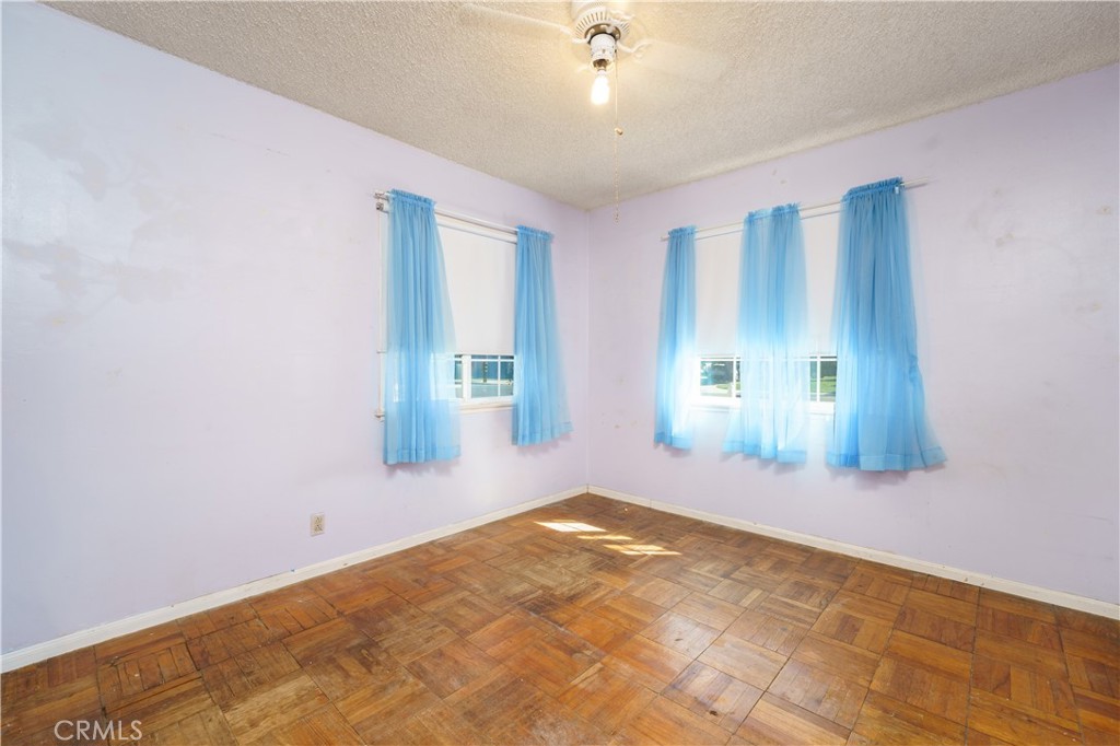 6285 E Metz