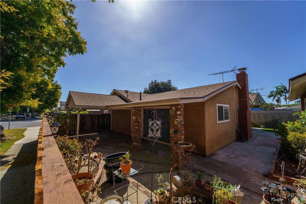 6285 E Metz