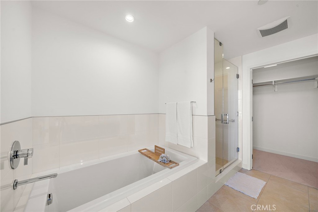 9 MacArthur Place 1402
