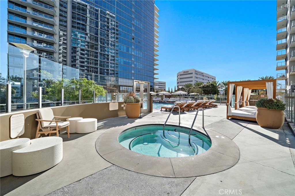 9 MacArthur Place 1402