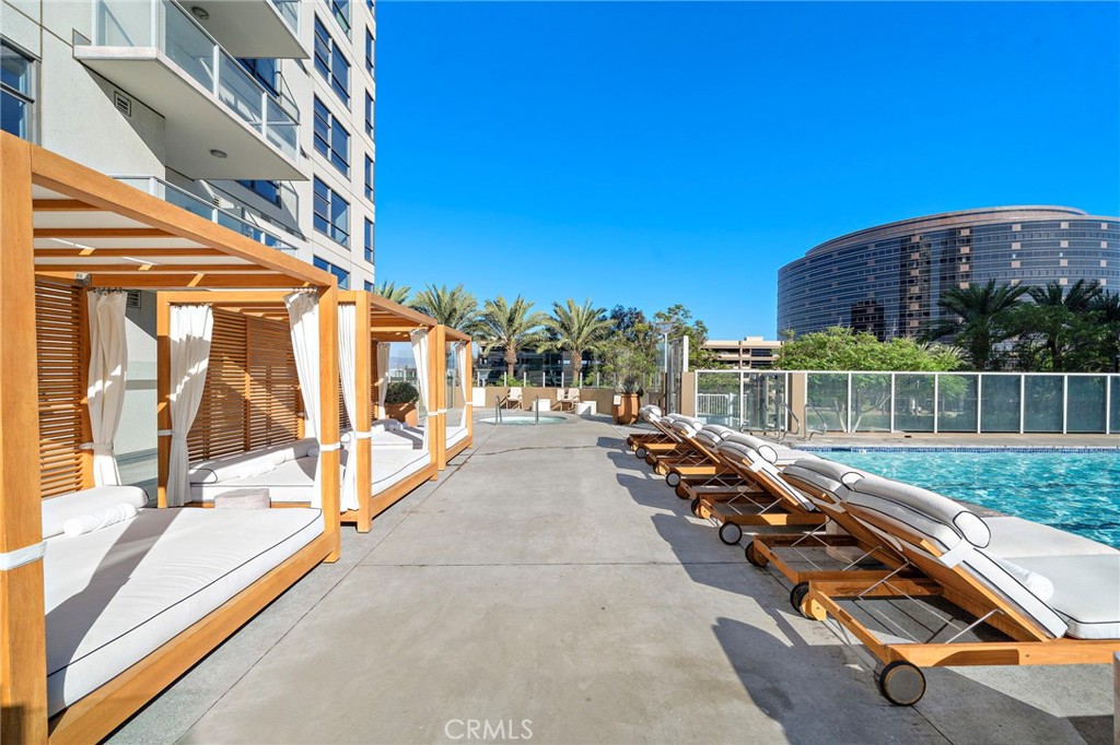9 MacArthur Place 1402