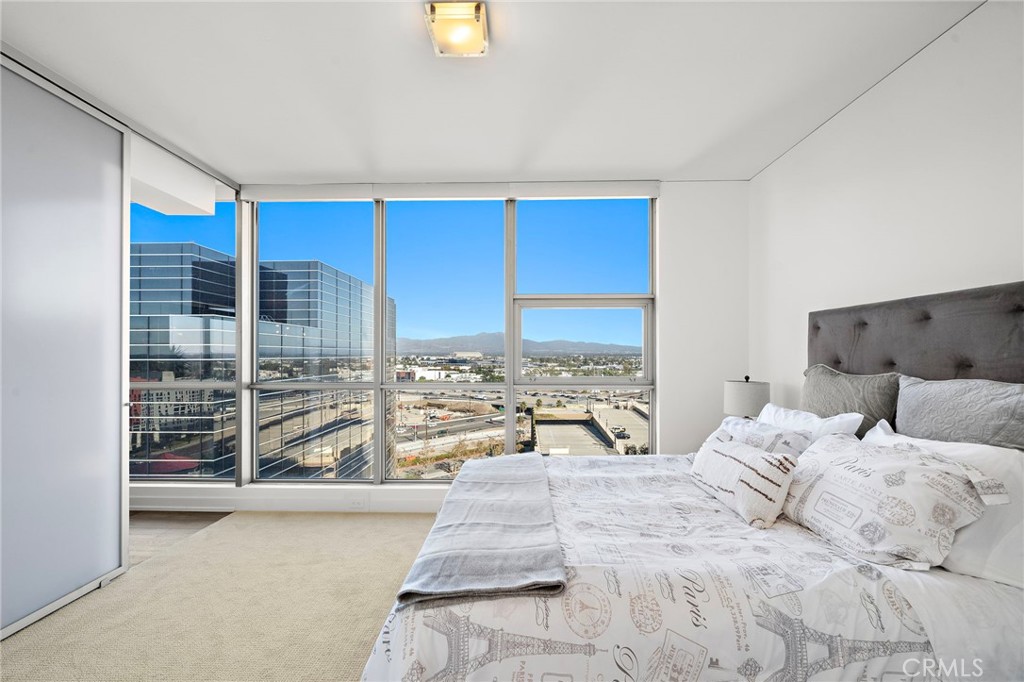 9 MacArthur Place 1402