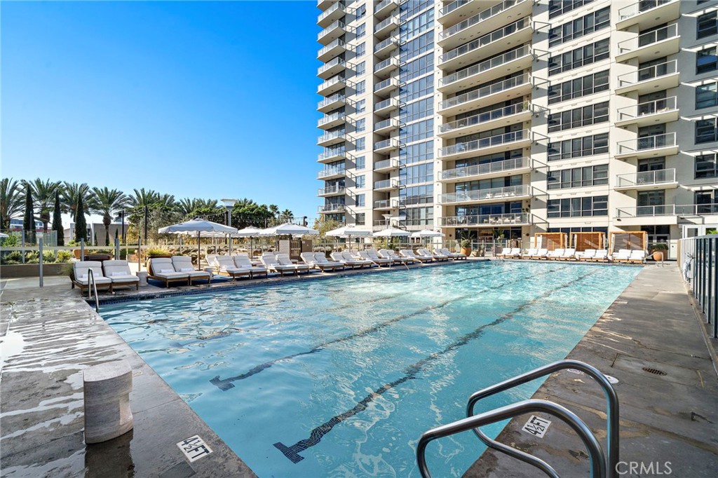 9 MacArthur Place 1402