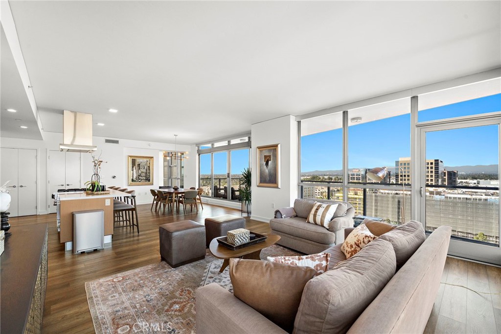9 MacArthur Place 1402