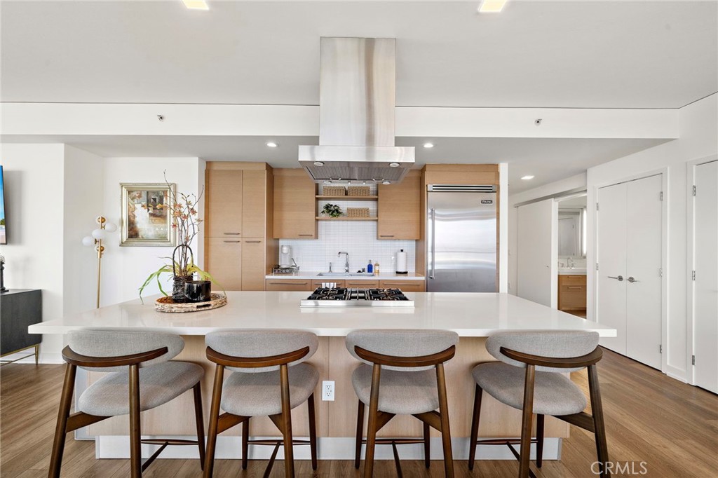 9 MacArthur Place 1402
