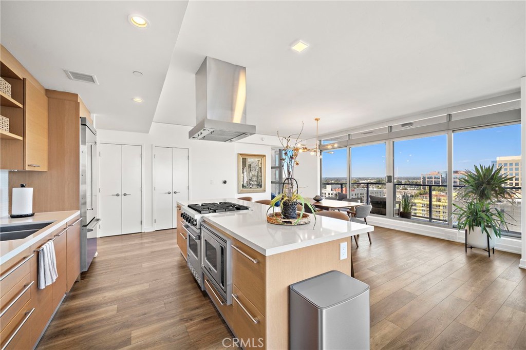 9 MacArthur Place 1402