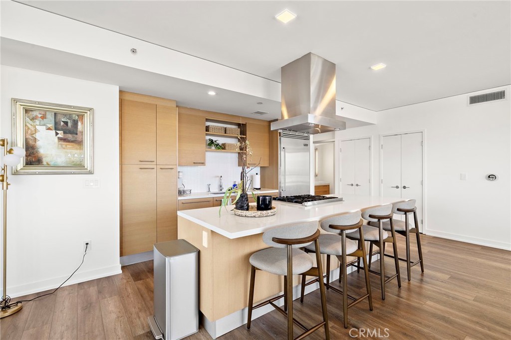 9 MacArthur Place 1402