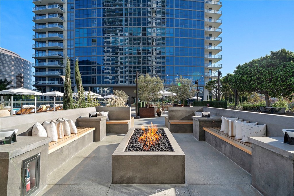 9 MacArthur Place 1402