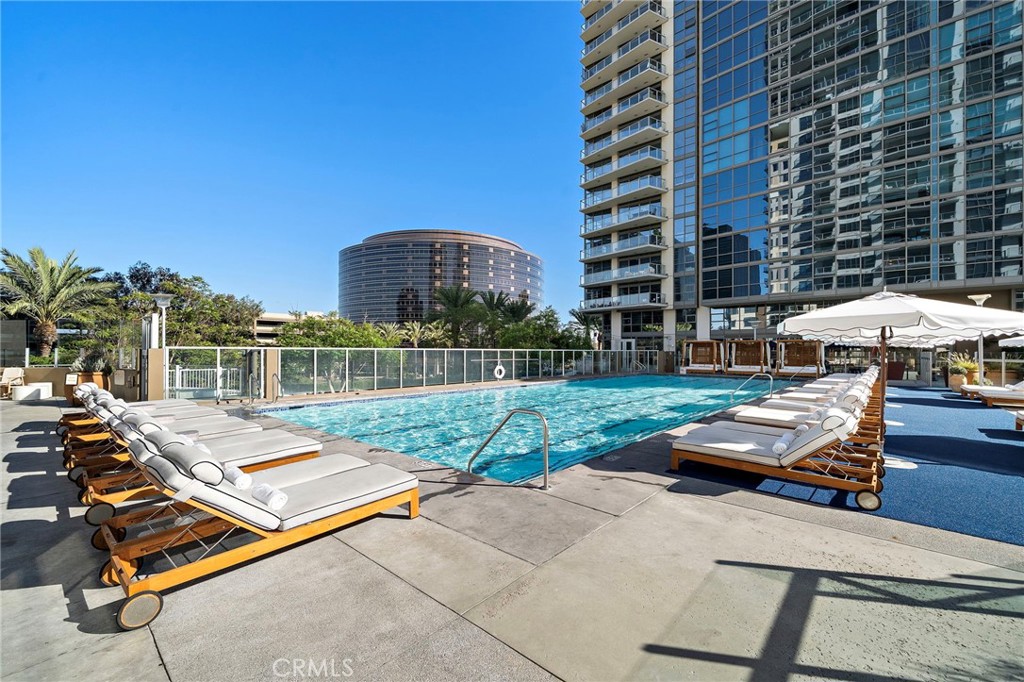 9 MacArthur Place 1402