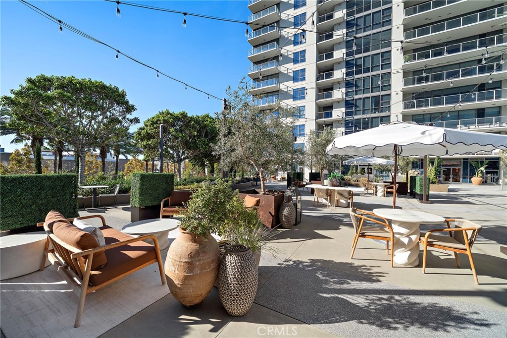 9 MacArthur Place 1402
