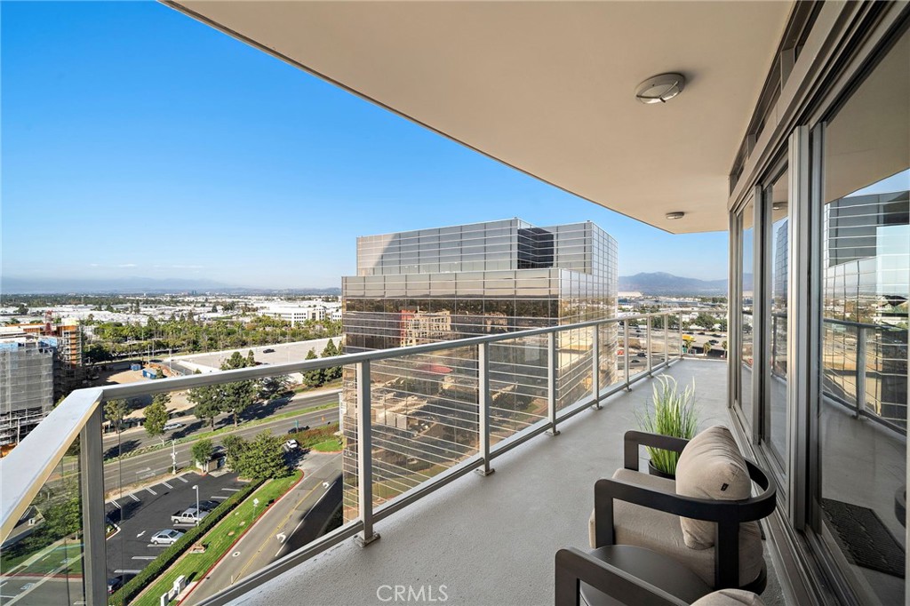 9 MacArthur Place 1402