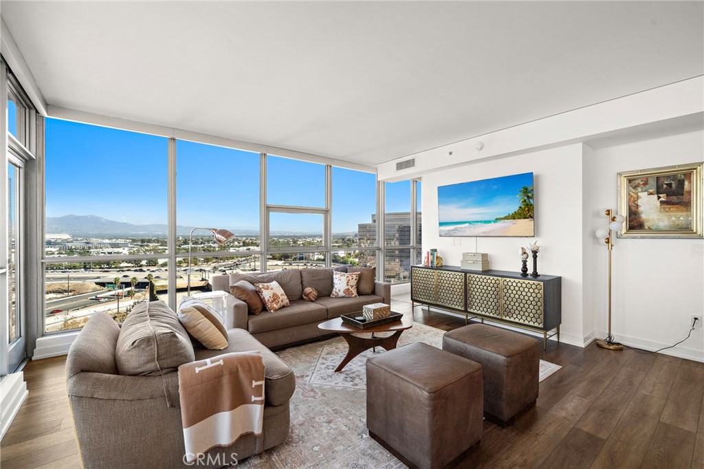 9 MacArthur Place 1402