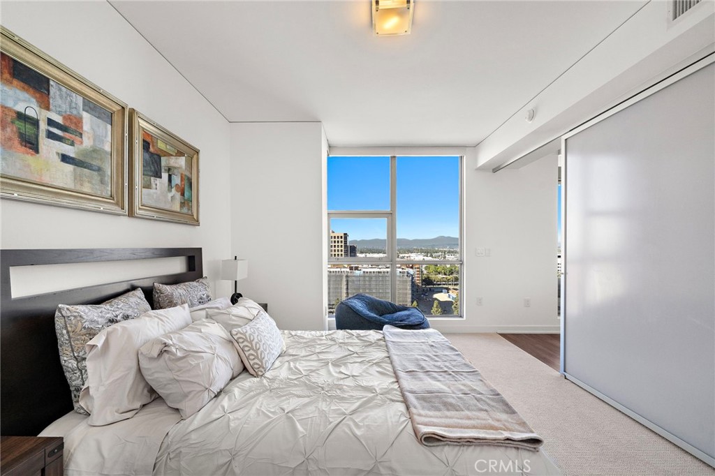 9 MacArthur Place 1402
