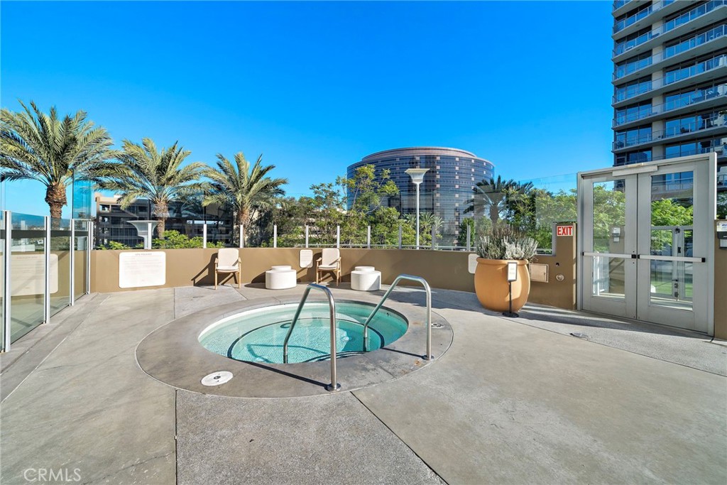 9 MacArthur Place 1402